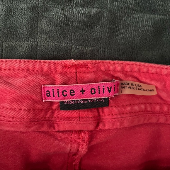 Alice + Olivia Women’s Red Shorts Size 2 - Picture 3 of 3